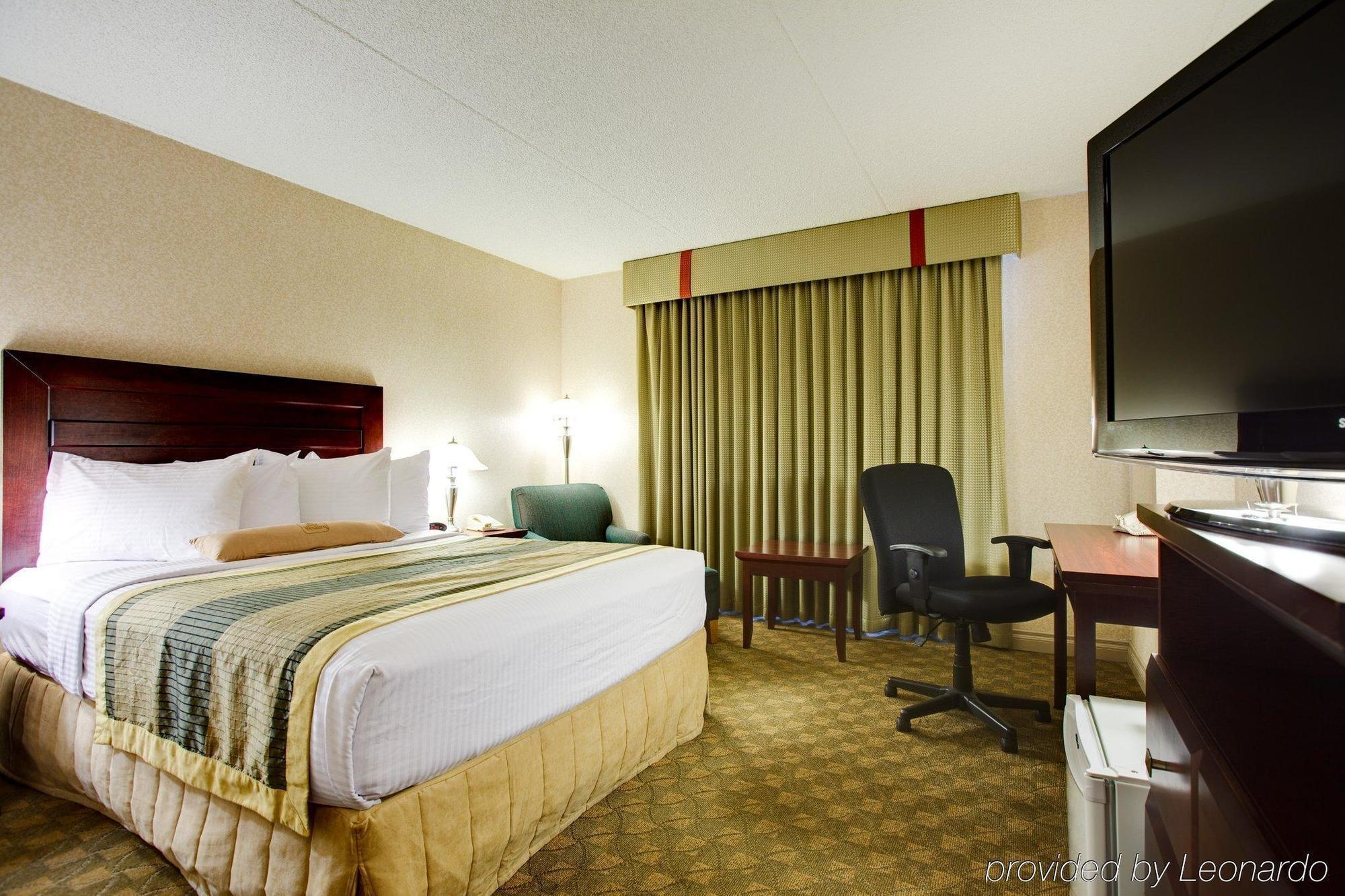 Best Western Plus City Centre Inn Едмънтън Стая снимка